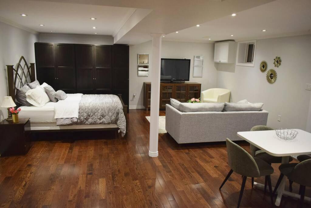 Home Away From Home - Basement Studio Apartment Торонто Экстерьер фото