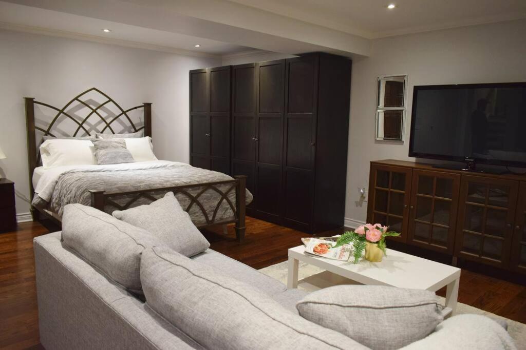 Home Away From Home - Basement Studio Apartment Торонто Экстерьер фото