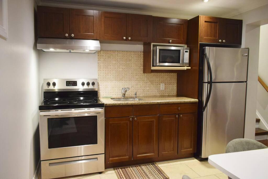 Home Away From Home - Basement Studio Apartment Торонто Экстерьер фото